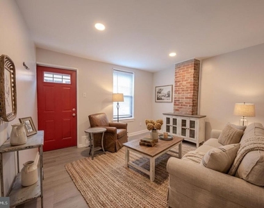 2924 Salmon Street - Photo Thumbnail 2