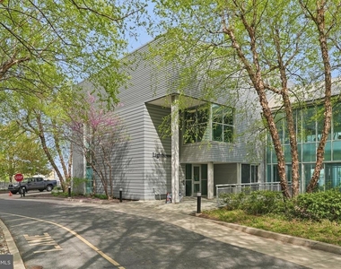 901 N Penn Street - Photo Thumbnail 2