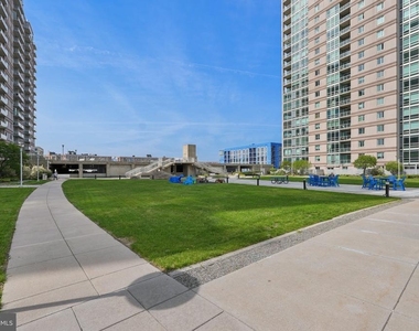 901 N Penn Street - Photo Thumbnail 17