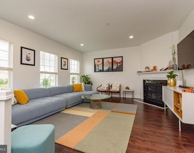 303 Ellison Drive - Photo Thumbnail 8