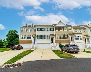 303 Ellison Drive - Photo Thumbnail 4