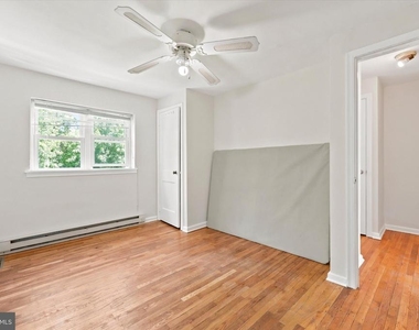 107 Plant Avenue - Photo Thumbnail 4