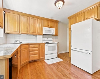 107 Plant Avenue - Photo Thumbnail 7