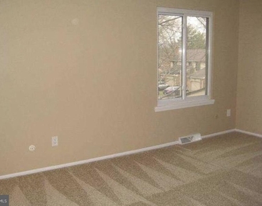 205 Bernard Ct - Photo Thumbnail 17