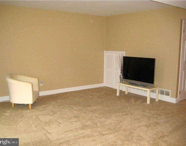 205 Bernard Ct - Photo Thumbnail 10