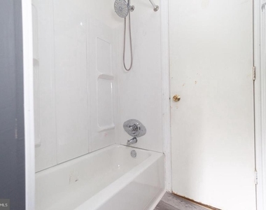 313 S Fairview Street - Photo Thumbnail 3
