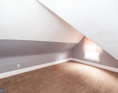 313 S Fairview Street - Photo Thumbnail 12