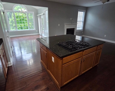 4121 Chariot Way - Photo Thumbnail 9