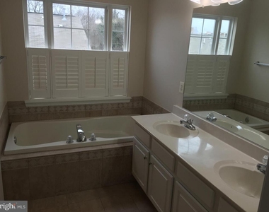 2122 Darcy Green Place - Photo Thumbnail 13