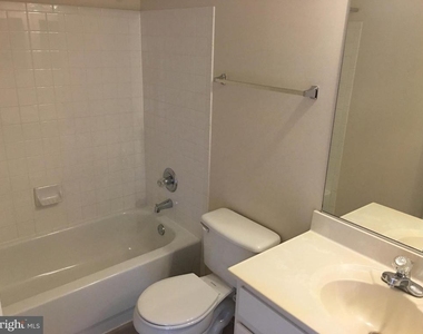 2122 Darcy Green Place - Photo Thumbnail 16