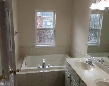 2122 Darcy Green Place - Photo Thumbnail 11