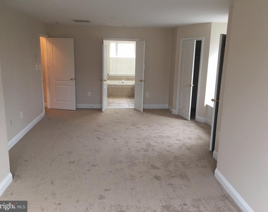 2122 Darcy Green Place - Photo Thumbnail 9