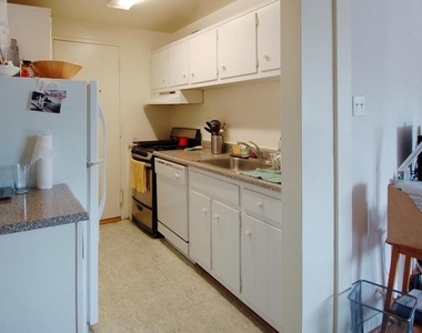 10201 Grosvenor Place - Photo Thumbnail 4