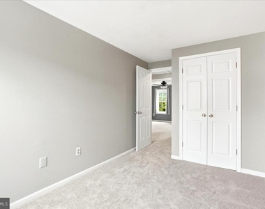 5735 Sunset View Lane - Photo Thumbnail 21
