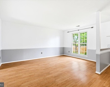 5735 Sunset View Lane - Photo Thumbnail 4