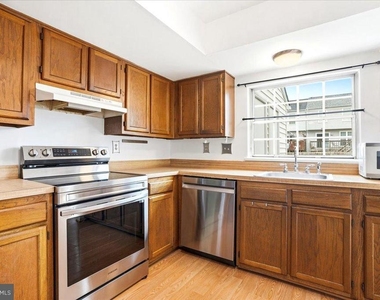 5735 Sunset View Lane - Photo Thumbnail 9