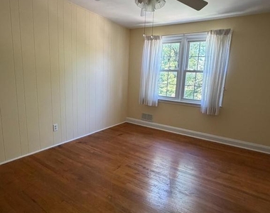 831 Bosley Avenue - Photo Thumbnail 2