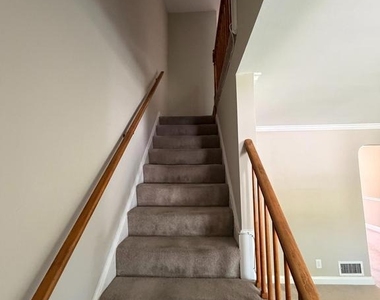 831 Bosley Avenue - Photo Thumbnail 8