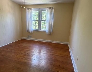 831 Bosley Avenue - Photo Thumbnail 1