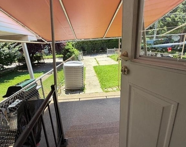 831 Bosley Avenue - Photo Thumbnail 18