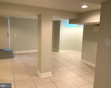 804 Hollins Street - Photo Thumbnail 10