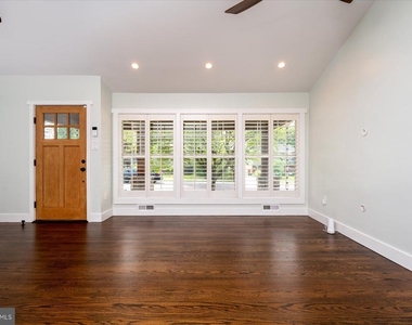 102 Sycamore Road - Photo Thumbnail 4