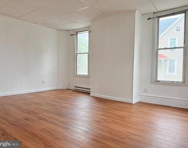 200 Se Se 2nd Street - Photo Thumbnail 2