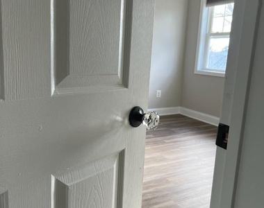 912 Barnaby Street Se - Photo Thumbnail 27