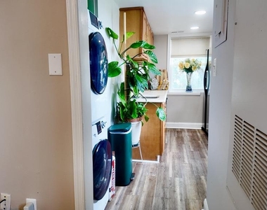 912 Barnaby Street Se - Photo Thumbnail 7