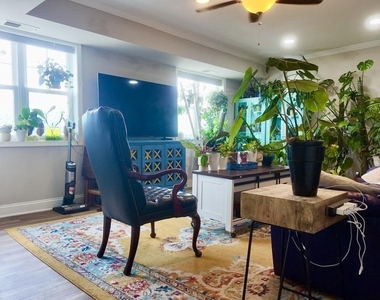 912 Barnaby Street Se - Photo Thumbnail 5