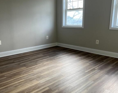 912 Barnaby Street Se - Photo Thumbnail 28