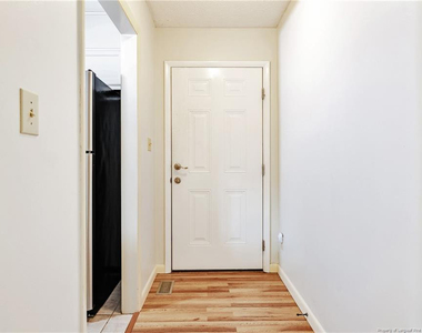 4607 Hoe Court - Photo Thumbnail 8