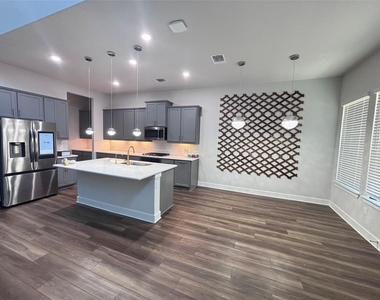 713 Coppell Ct - Photo Thumbnail 2