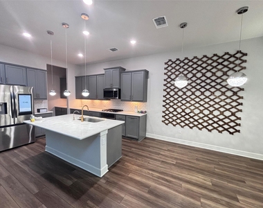 713 Coppell Ct - Photo Thumbnail 3