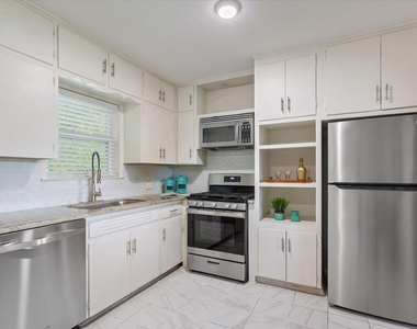 804 Ash St - Photo Thumbnail 3