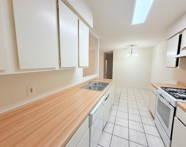 405 Parkhill Cv - Photo Thumbnail 11
