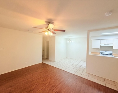 405 Parkhill Cv - Photo Thumbnail 6