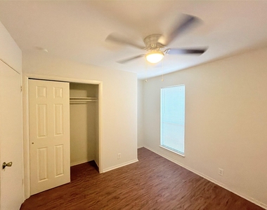 405 Parkhill Cv - Photo Thumbnail 24