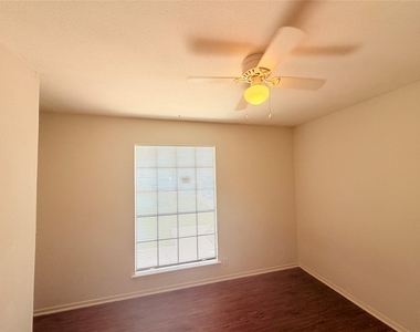 405 Parkhill Cv - Photo Thumbnail 21