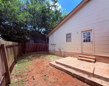 405 Parkhill Cv - Photo Thumbnail 31