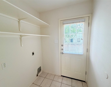 405 Parkhill Cv - Photo Thumbnail 13