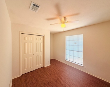 405 Parkhill Cv - Photo Thumbnail 20