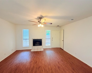 405 Parkhill Cv - Photo Thumbnail 4