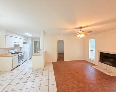 405 Parkhill Cv - Photo Thumbnail 3