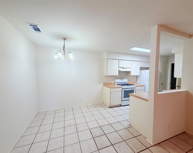 405 Parkhill Cv - Photo Thumbnail 7