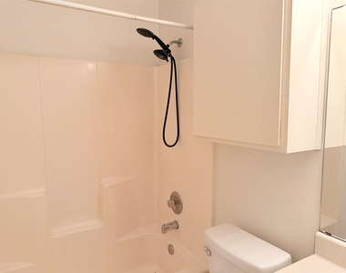 405 Parkhill Cv - Photo Thumbnail 26