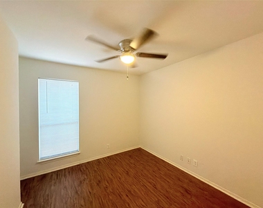 405 Parkhill Cv - Photo Thumbnail 23