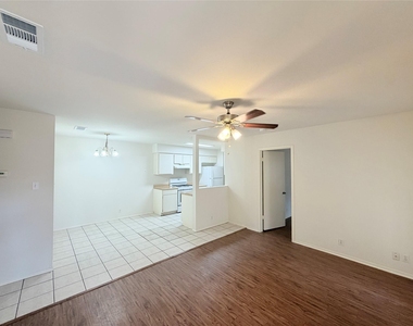 405 Parkhill Cv - Photo Thumbnail 2