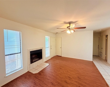 405 Parkhill Cv - Photo Thumbnail 5