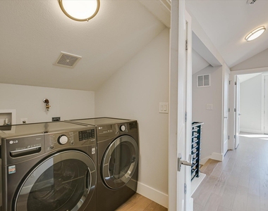 1131 Mason Ave - Photo Thumbnail 7